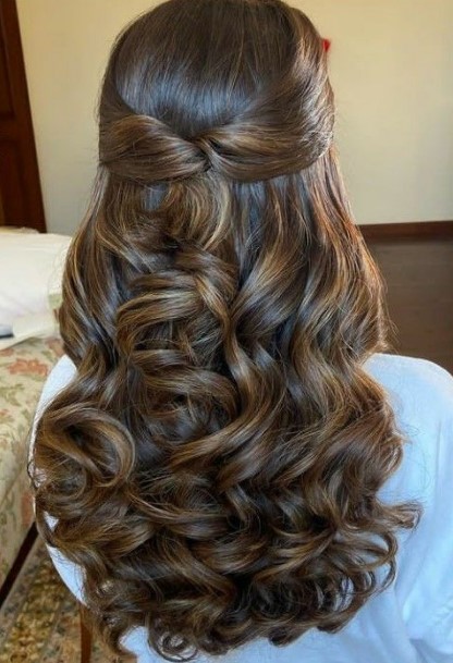 36 Amazing Graduation Hairstyles For Your Special Day 